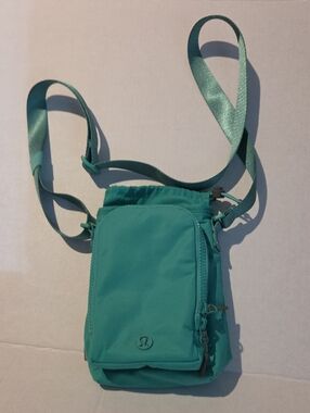 lululemon athletica Teal Crossbody Pouch Water Bottle